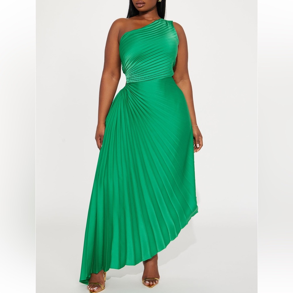 Vibrant Green one shoulder dress. Perfect for date night or weddings